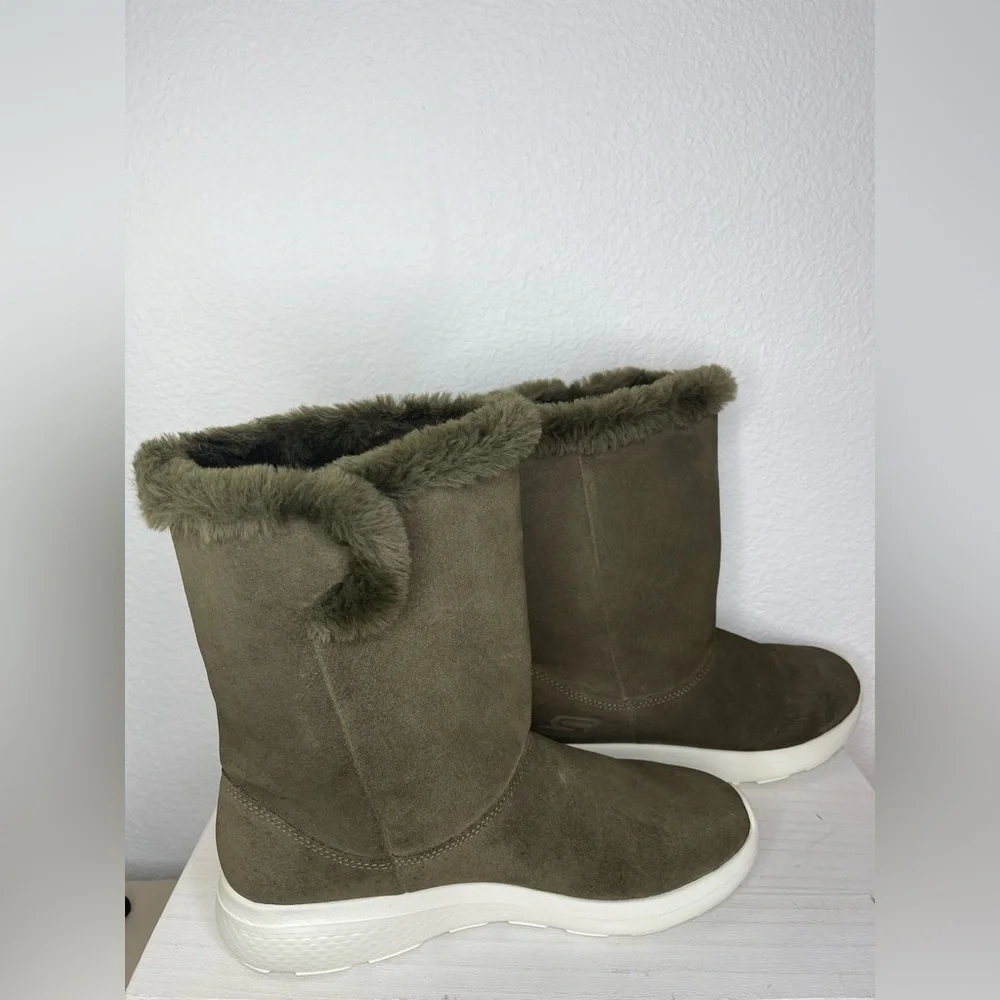 Skechers GoWalk GogaMat Genuine Leather Suede Faux Fur Fold Down Boots Size 8
